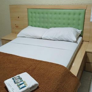 Budget King Room